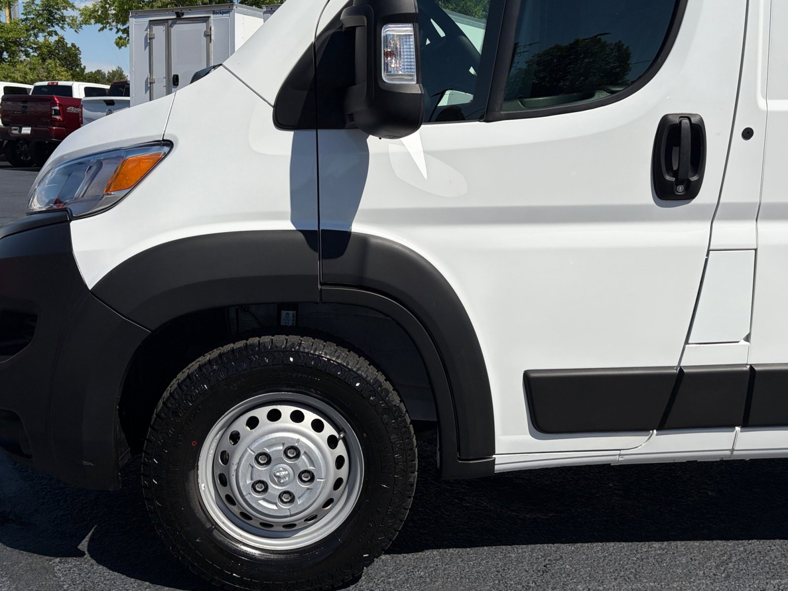 Used 2024 RAM ProMaster 2500 w/ Convenience Group FWD image 10