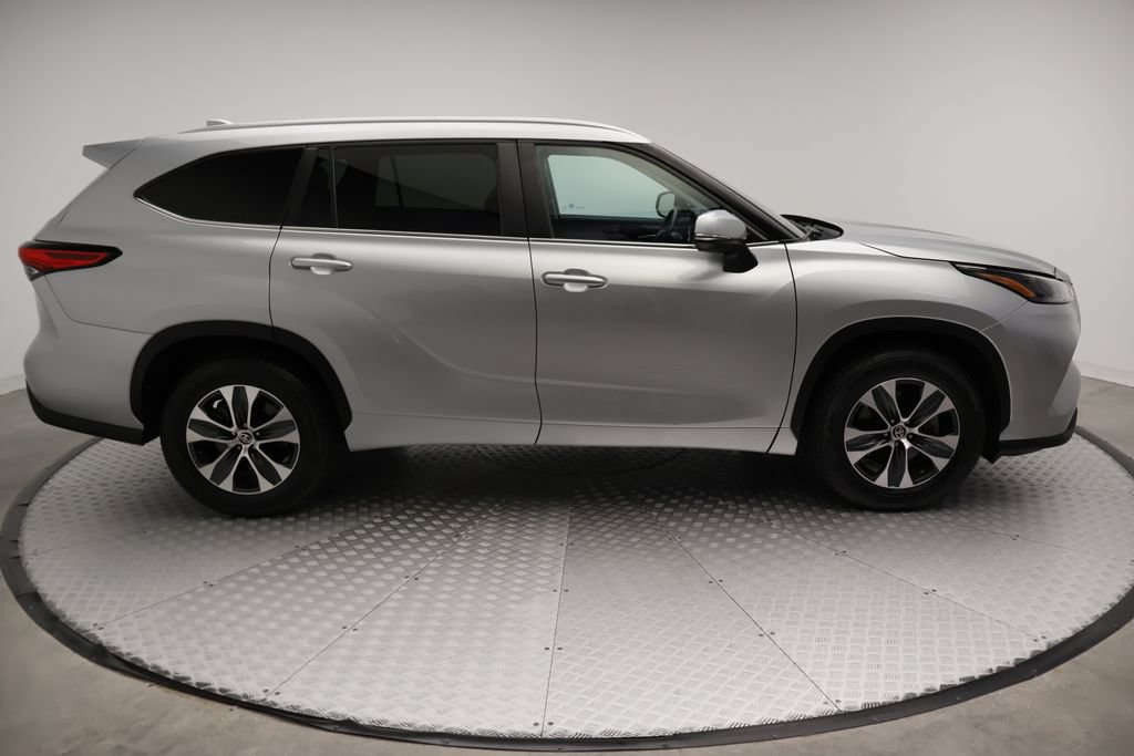Used 2023 Toyota Highlander XLE FWD image 7