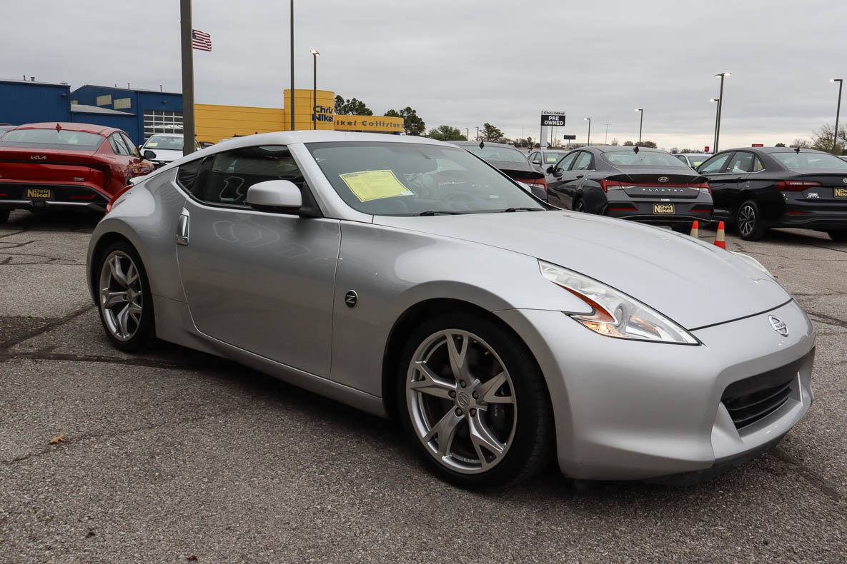 Used 2012 Nissan 370Z Touring w/ Sport Pkg image 3