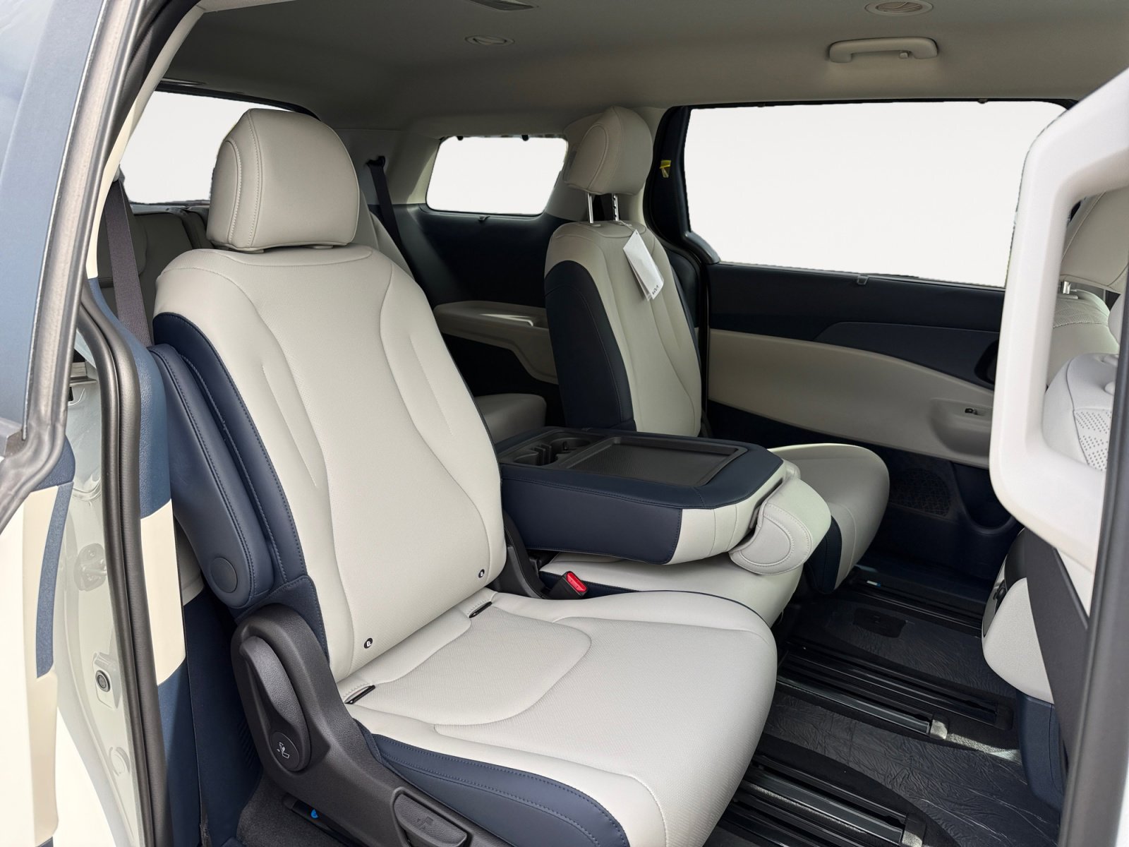 New 2026 Kia Carnival EX FWD image 18