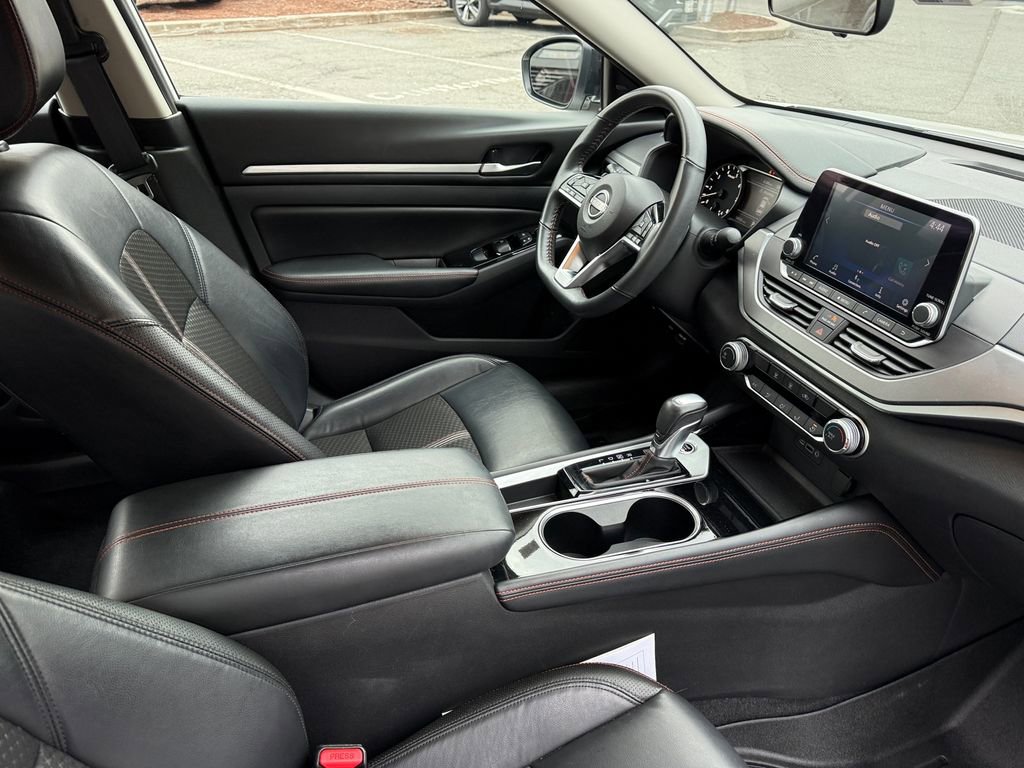 Used 2024 Nissan Altima 2.5 SR image 24