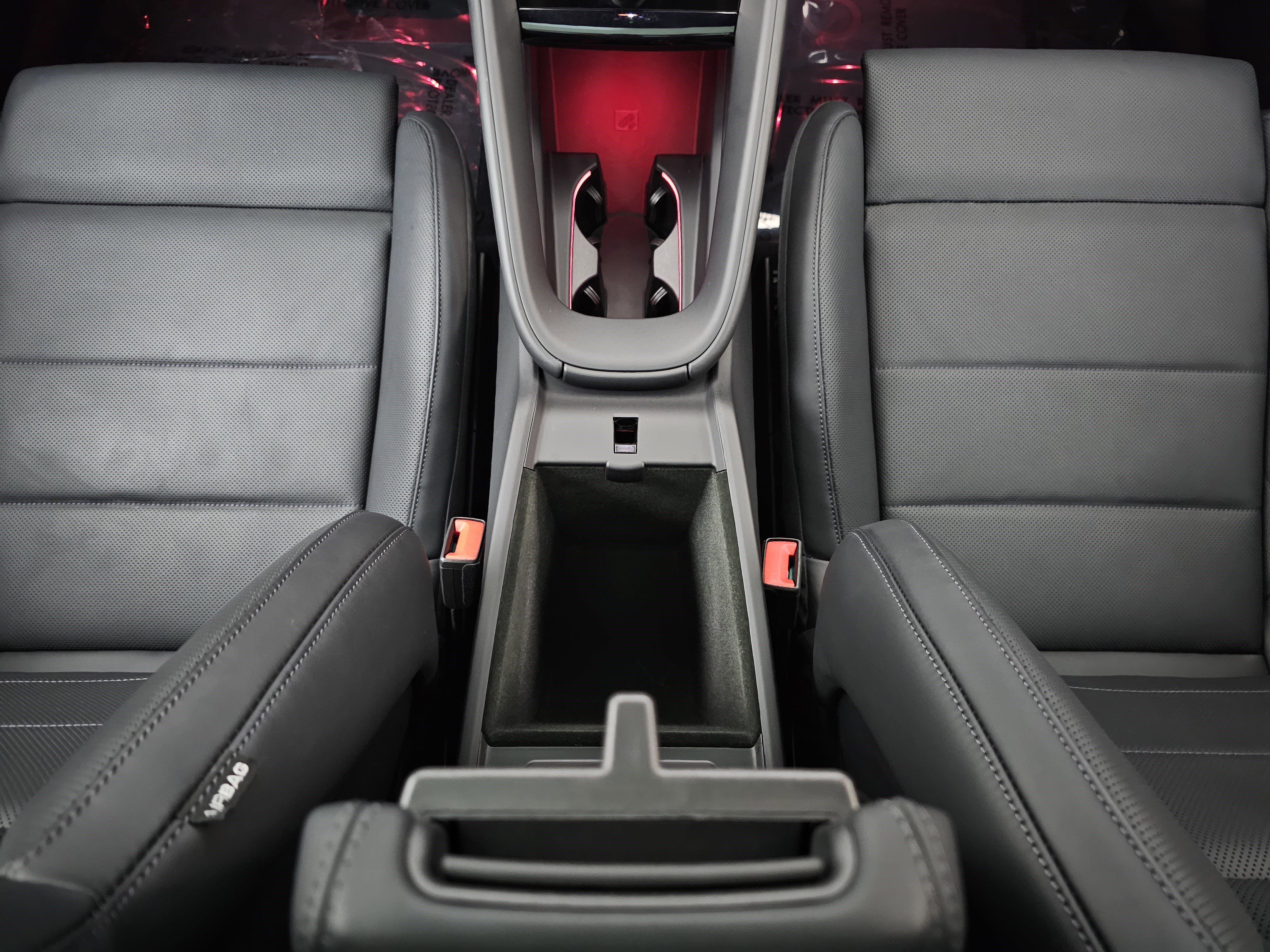 Used 2025 Porsche Macan Turbo Electric image 33