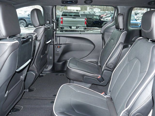 New 2026 Chrysler Pacifica Limited w/ Uconnect Theater Family Group AWD/4WD image 27