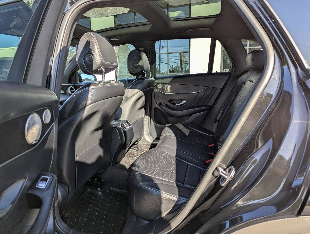 Used 2021 Mercedes-Benz GLC 300 4MATIC image 40