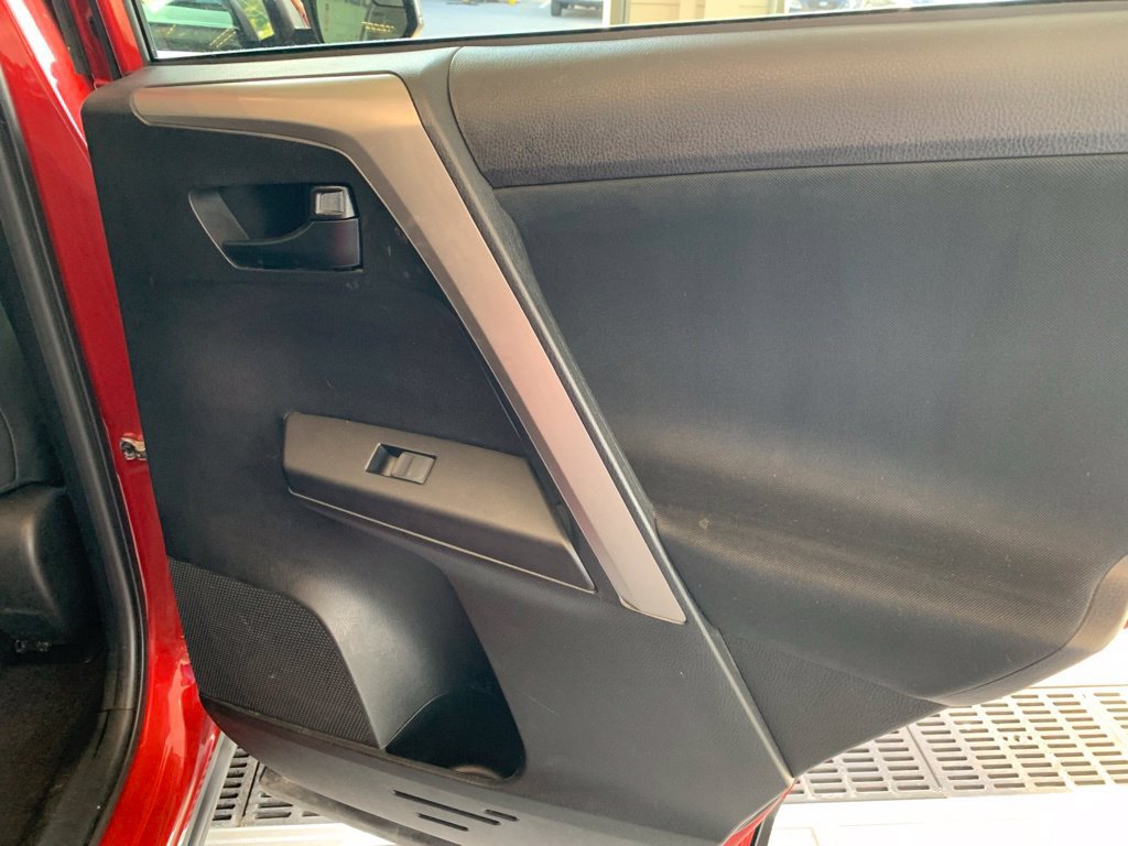 Used 2017 Toyota RAV4 LE AWD/4WD image 15