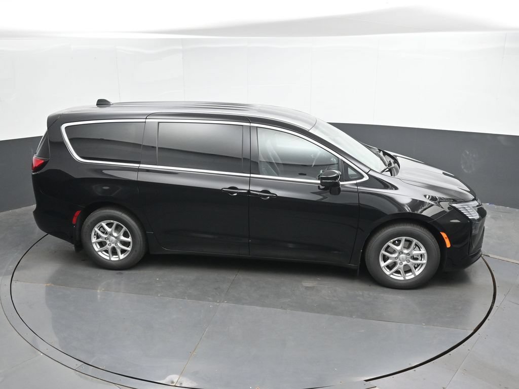 New 2027 Chrysler Pacifica Select FWD image 28