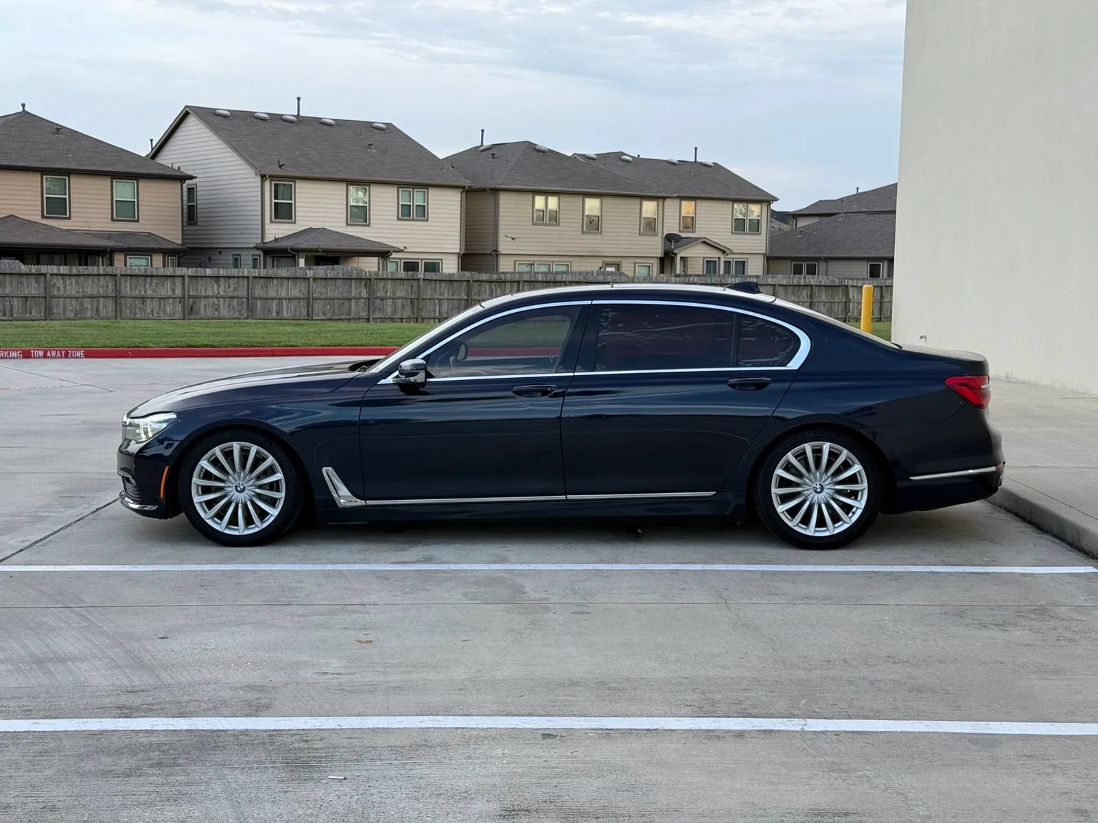 Used 2016 BMW 740i RWD image 4