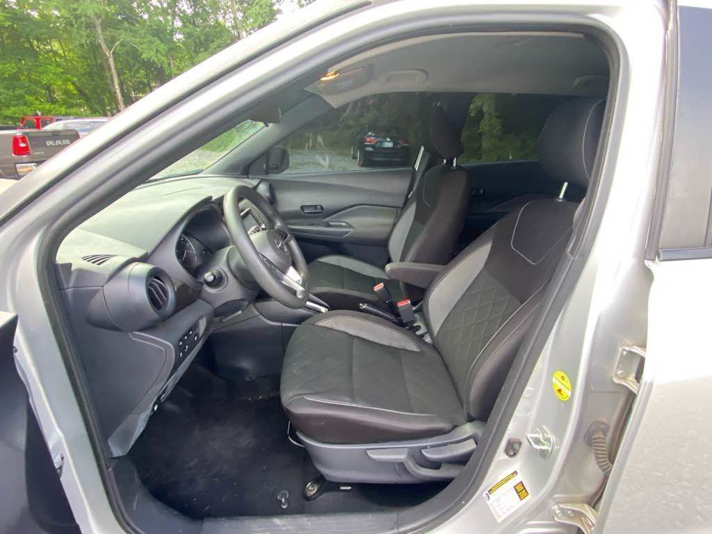 Used 2020 Nissan Kicks S FWD image 4