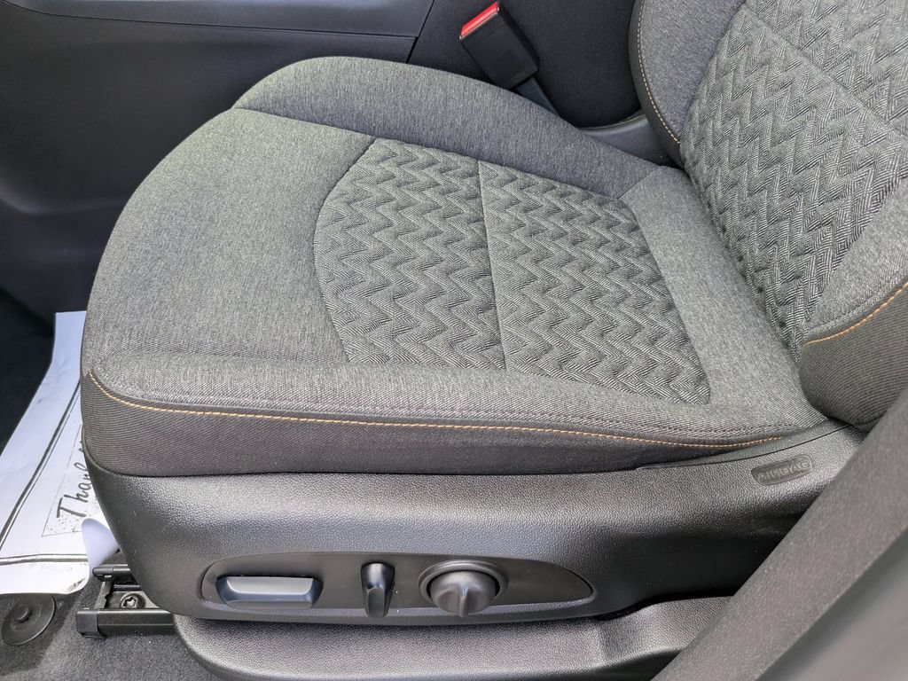 Used 2024 Chevrolet Equinox LT FWD image 22