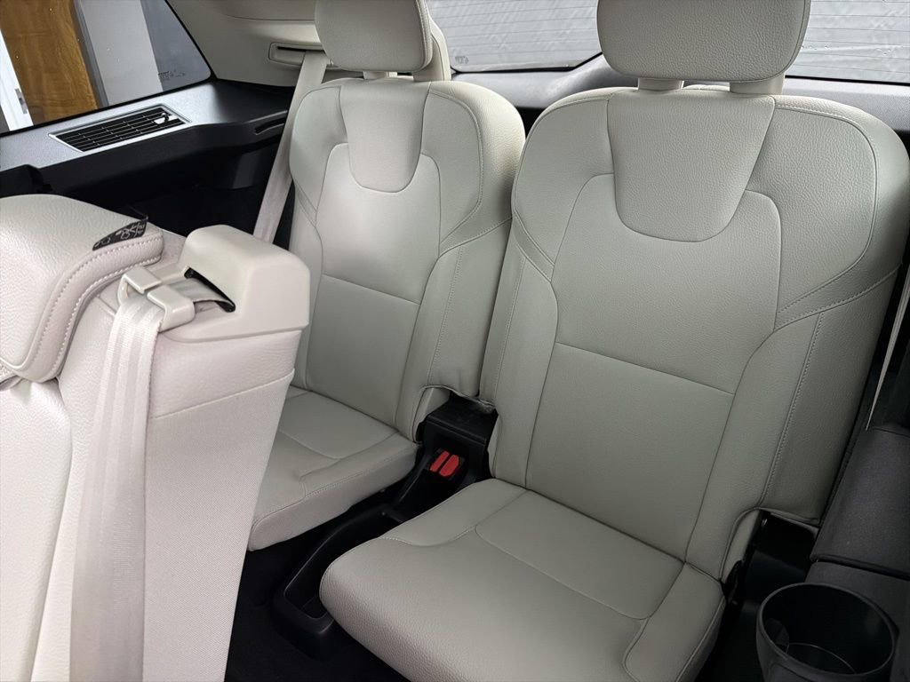 Used 2021 Volvo XC90 T6 Momentum w/ Climate Package image 21