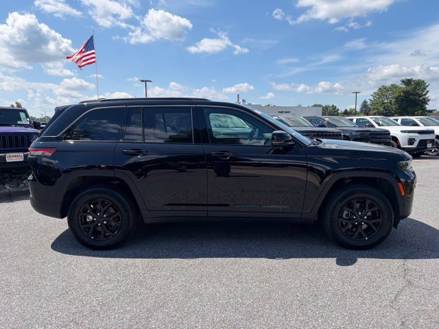 New 2026 Jeep Grand Cherokee Altitude AWD/4WD image 9