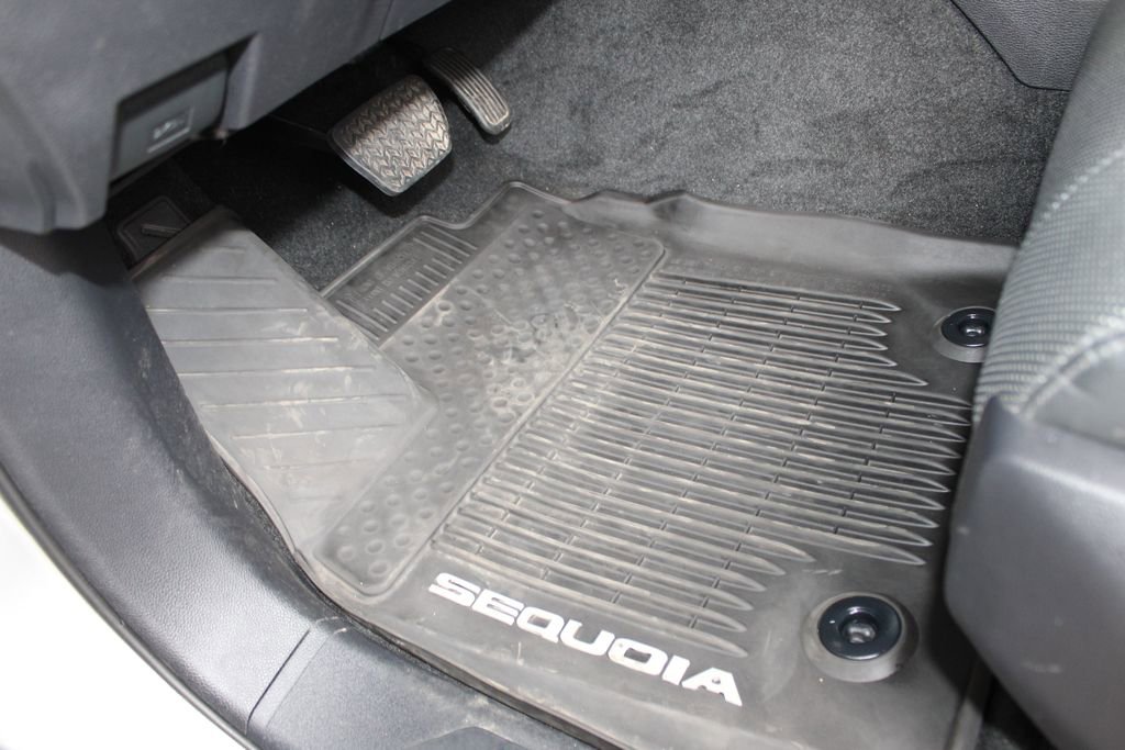Certified 2024 Toyota Sequoia Limited image 27