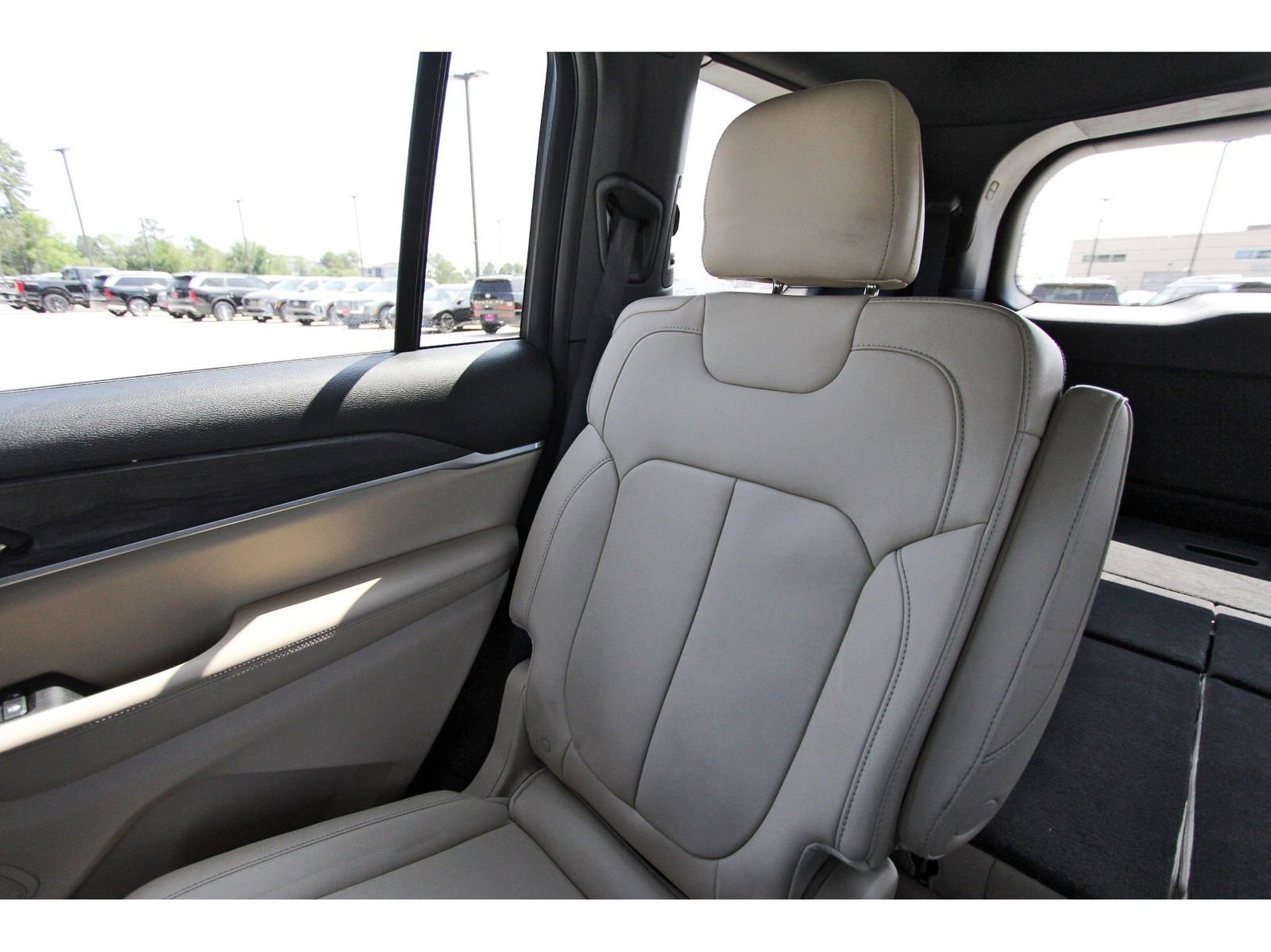 Used 2023 Jeep Grand Cherokee L Limited image 14