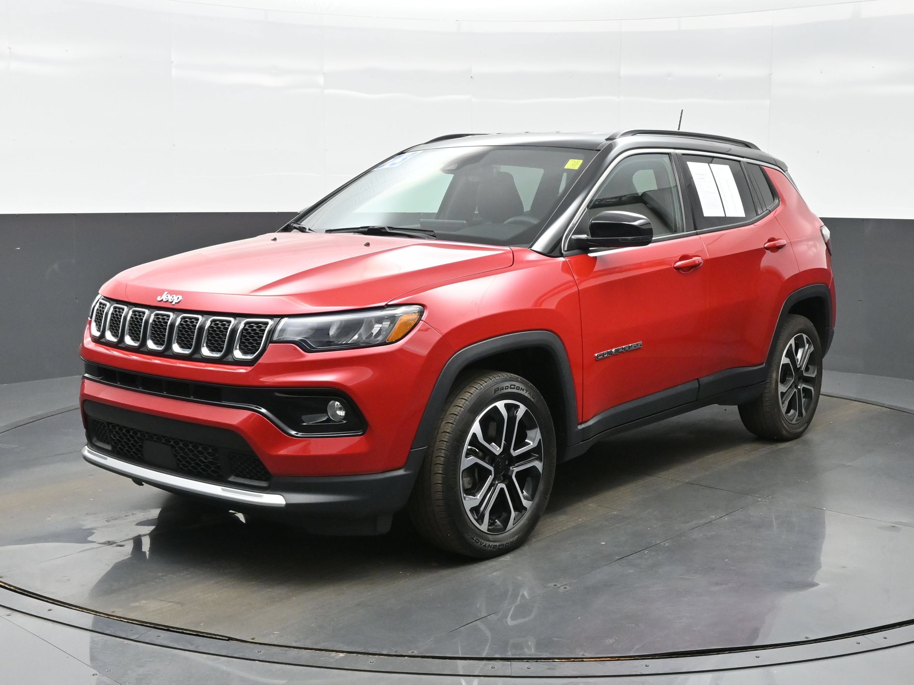 Used 2023 Jeep Compass Limited AWD/4WD image 2