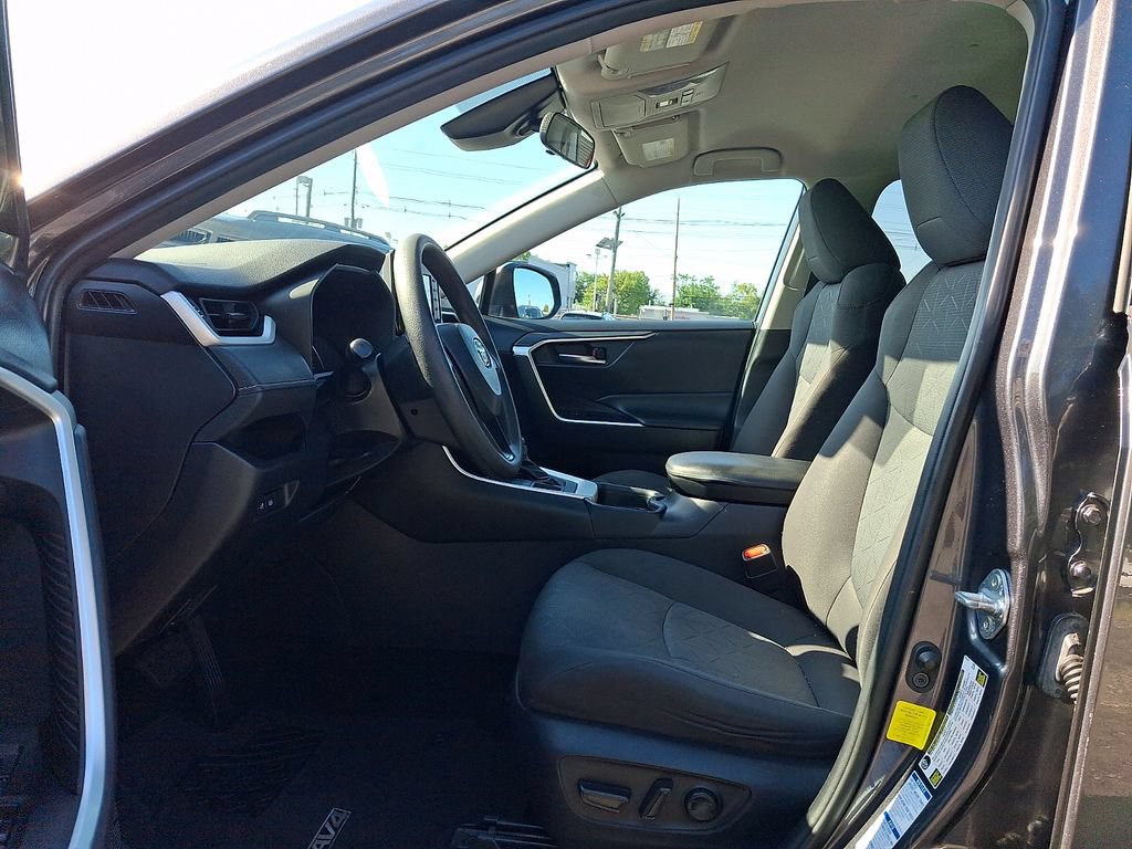Used 2020 Toyota RAV4 XLE AWD/4WD image 16