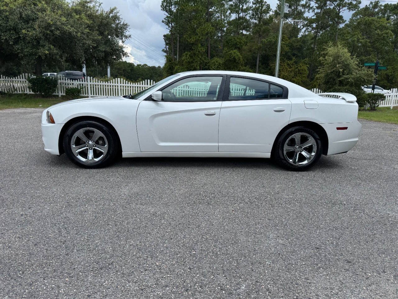 Used 2014 Dodge Charger SE w/ Sport Appearance Group RWD image 3