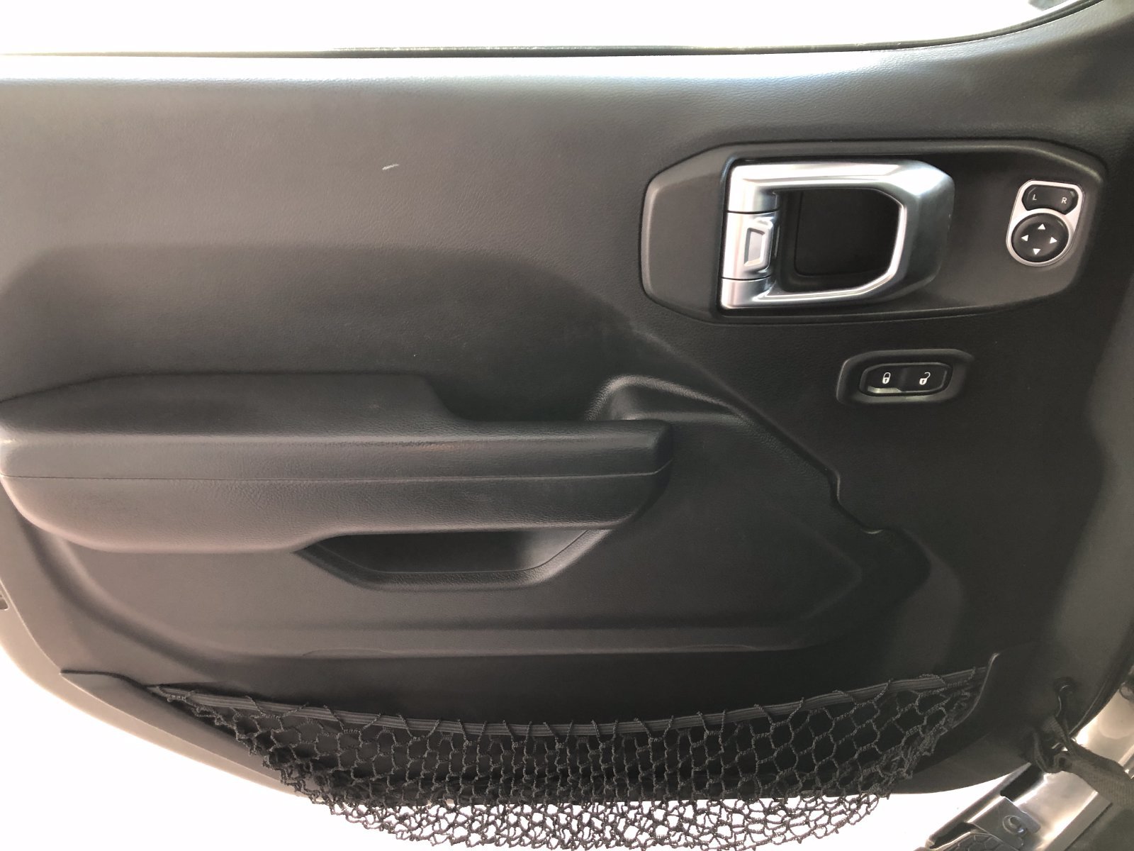 Used 2018 Jeep Wrangler Unlimited Sport S AWD/4WD image 35