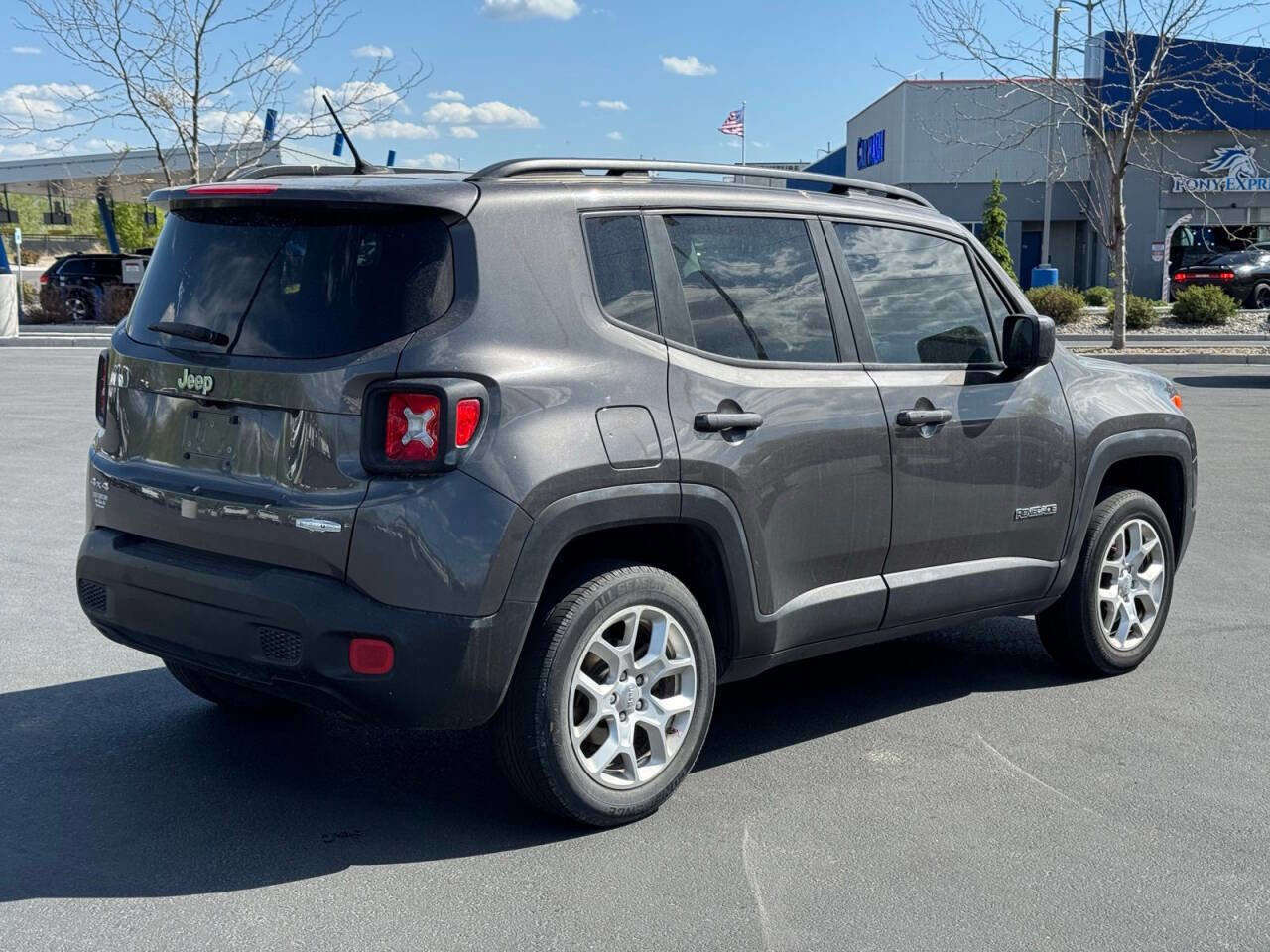 Used 2017 Jeep Renegade Latitude AWD/4WD image 7