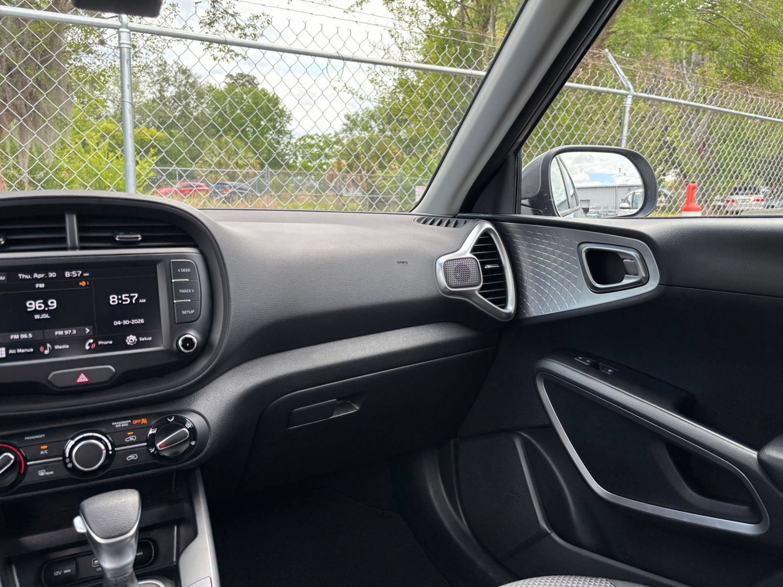 Used 2025 Kia Soul LX w/ LX Technology Package FWD image 33