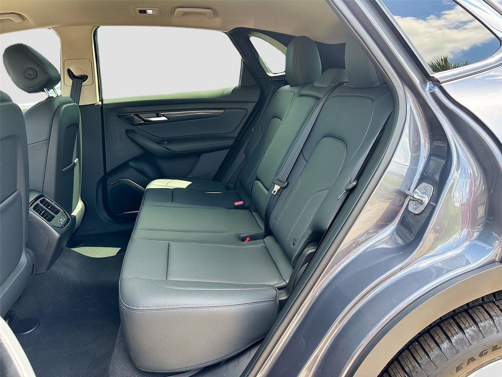 New 2025 VinFast VF 8 Eco AWD/4WD image 23