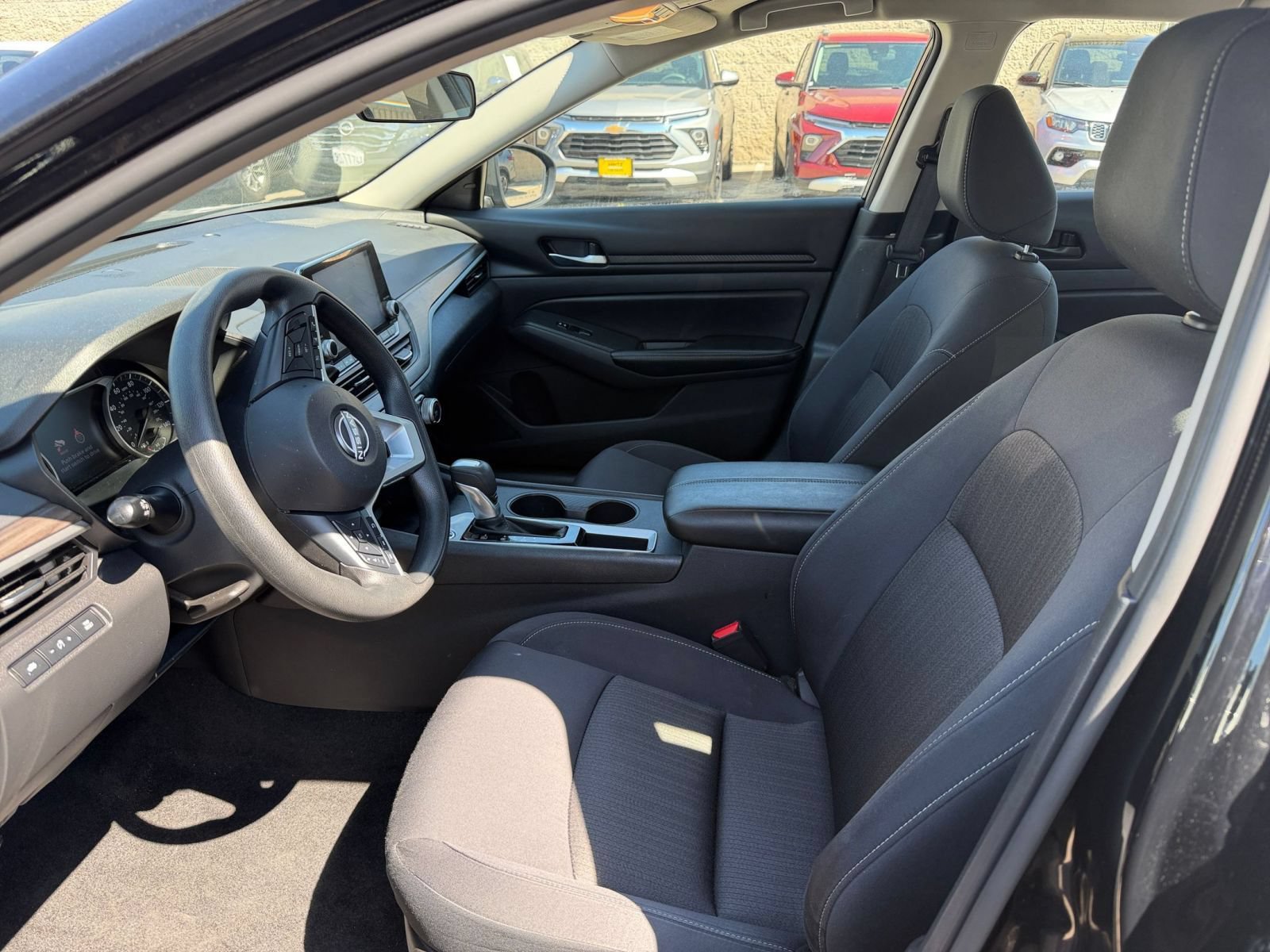 Used 2025 Nissan Altima 2.5 SV FWD image 27