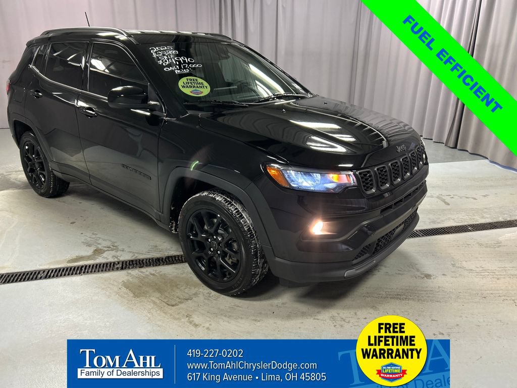 Used 2025 Jeep Compass Latitude w/ Altitude Special Edition AWD/4WD image 1