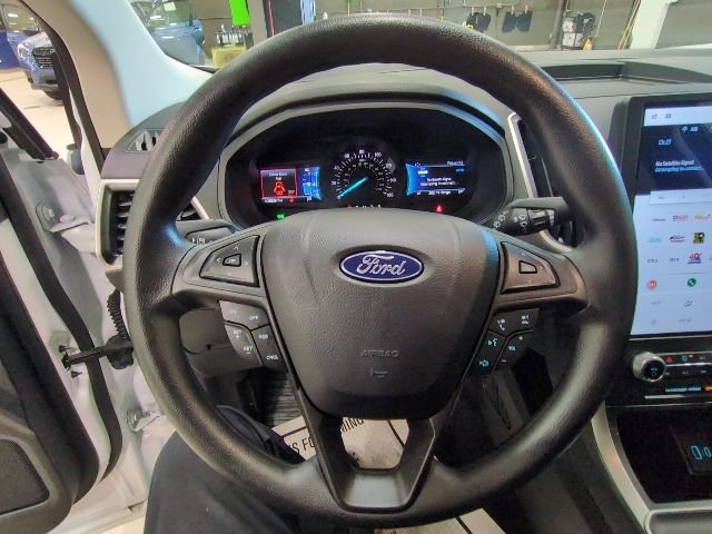 Used 2024 Ford Edge SE w/ Black Appearance Package image 6