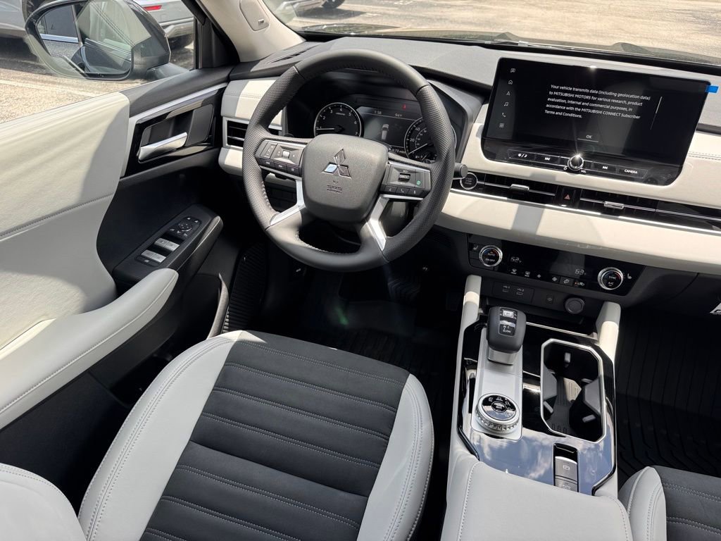 New 2025 Mitsubishi Outlander SE image 23