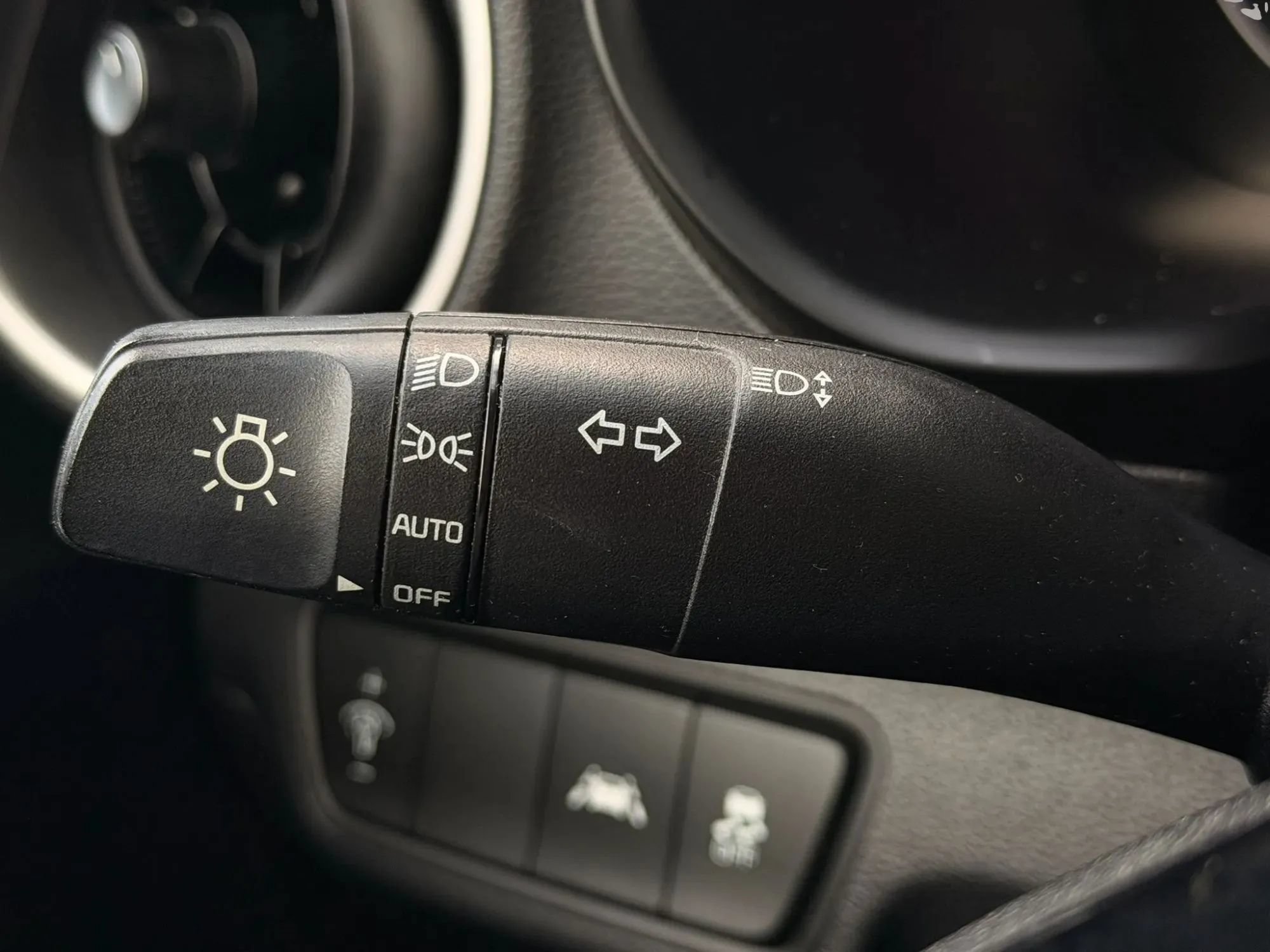 Used 2020 Kia Forte LXS FWD image 40