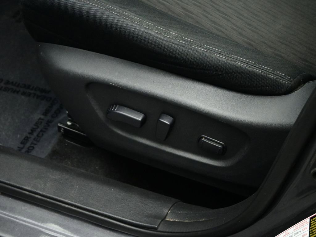 Used 2018 Nissan Rogue SV image 51