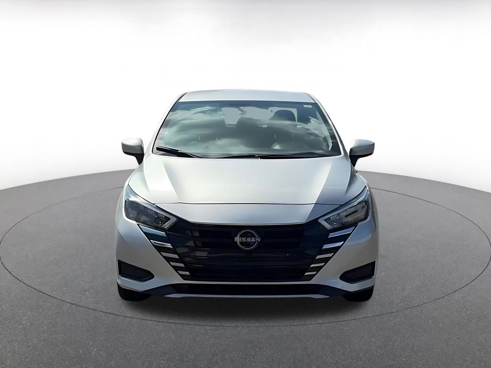 Used 2025 Nissan Versa SV image 4