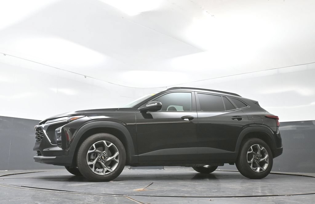 Used 2025 Chevrolet Trax LT FWD image 54