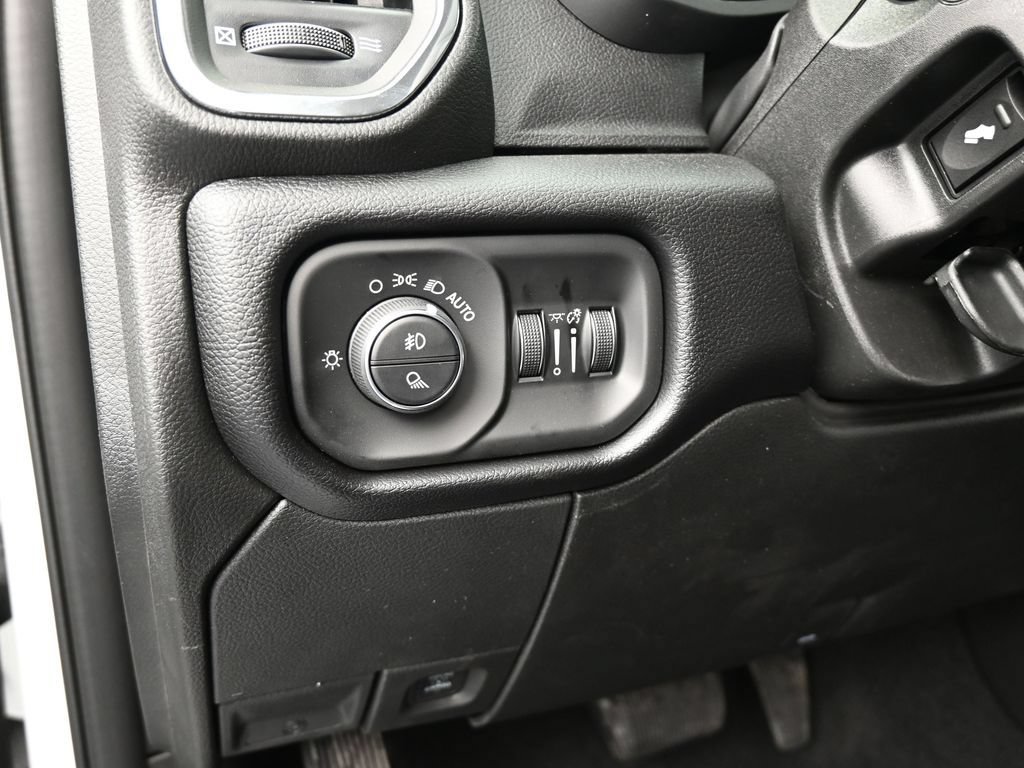 New 2026 RAM 2500 Laramie w/ Night Edition AWD/4WD image 15