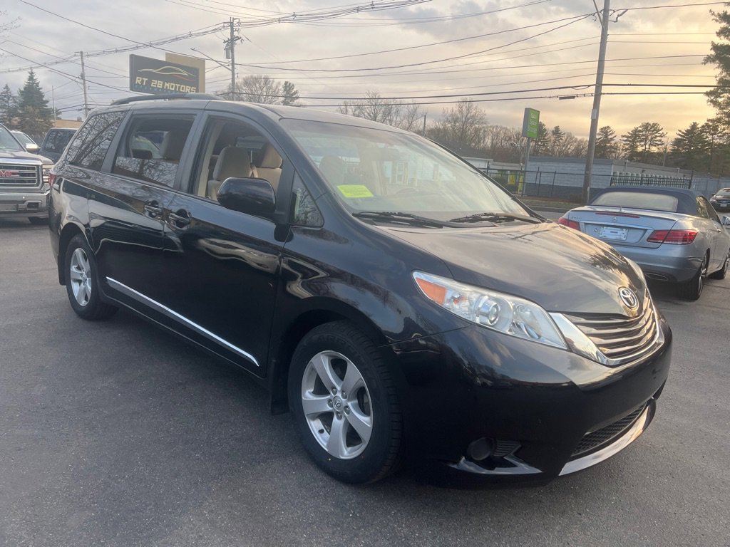 Used 2017 Toyota Sienna LE w/ Protection Package image 7