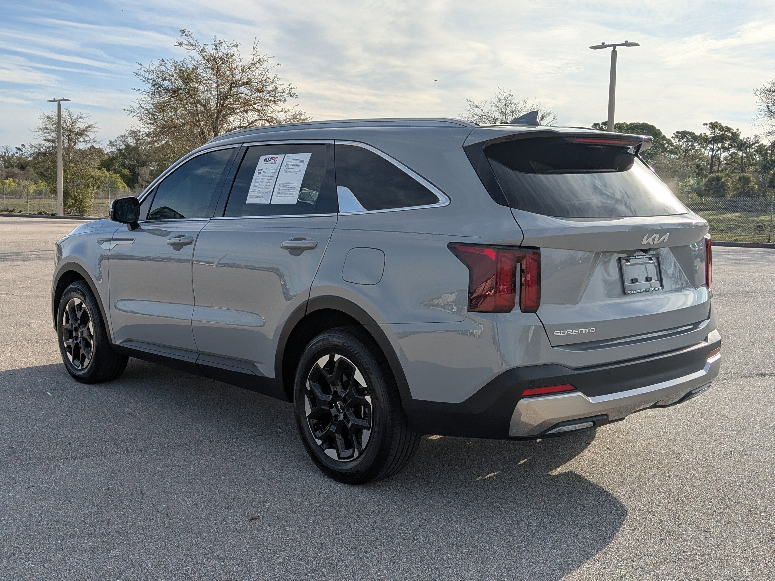 Certified 2024 Kia Sorento S w/ Panoramic Sunroof Package image 6