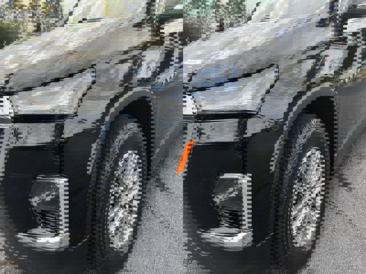 Used 2023 Chevrolet Traverse LT image 6