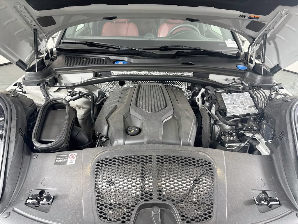 Certified 2026 Porsche Macan AWD/4WD image 30