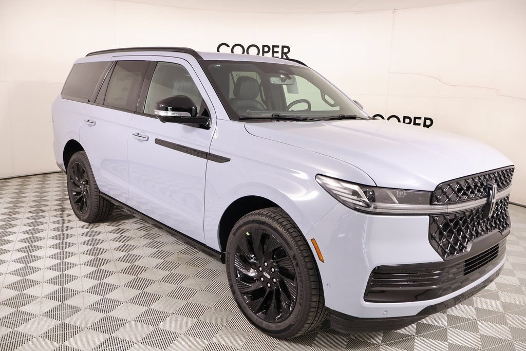 New 2025 Lincoln Navigator Reserve w/ Jet Appearance Package AWD/4WD image 1