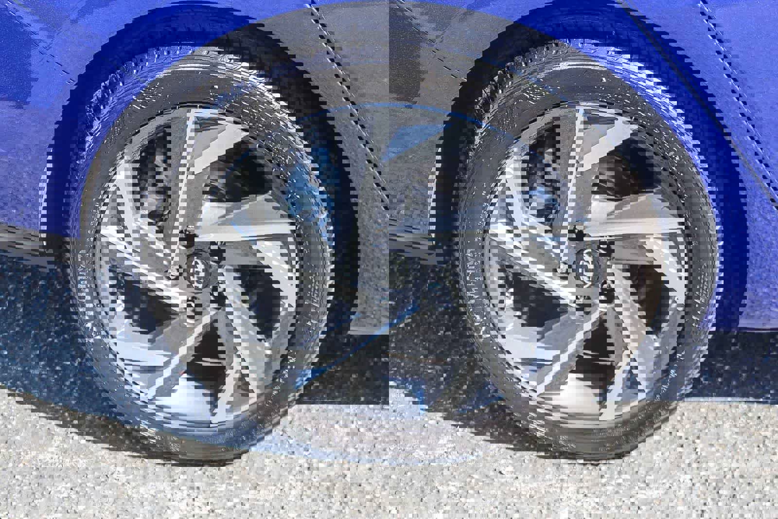 Used 2025 Hyundai Elantra Limited image 12