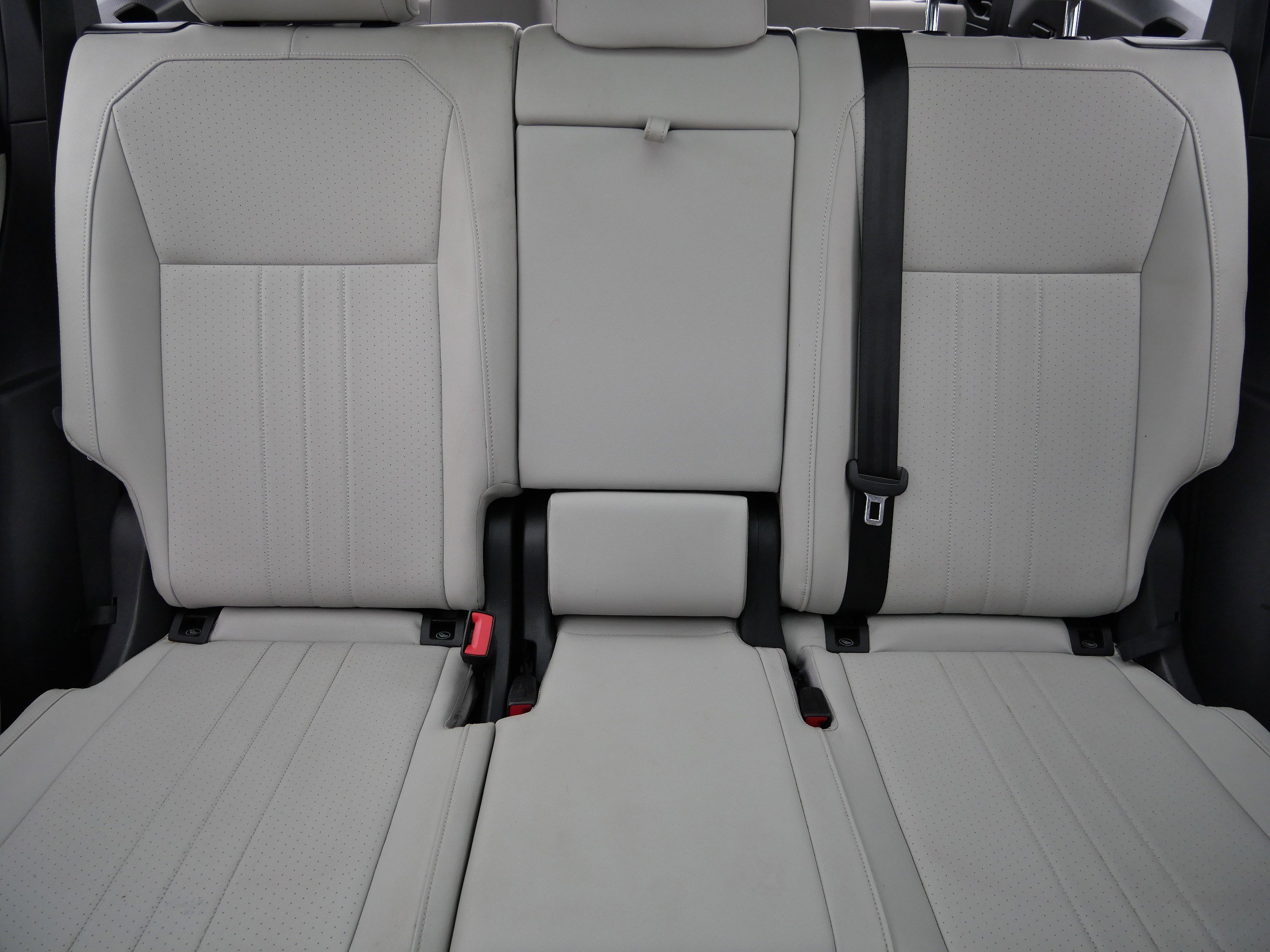 Certified 2023 Volkswagen Tiguan SE R-Line image 13