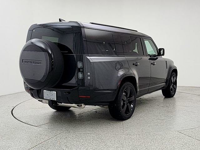 New 2026 Land Rover Defender 130 X-Dynamic SE image 5