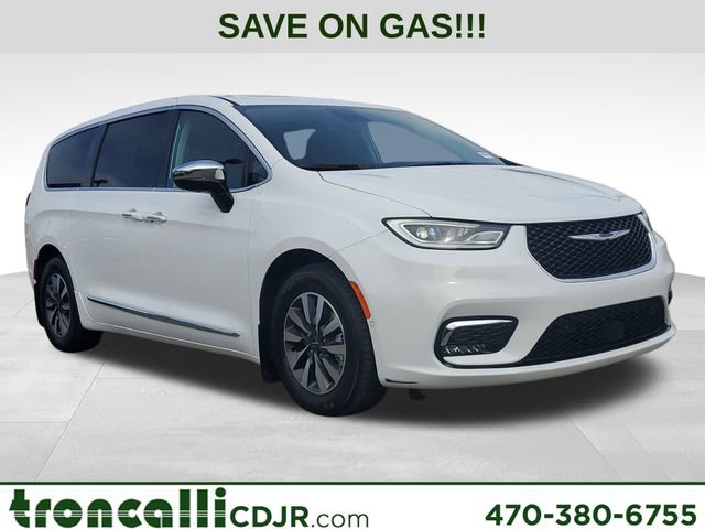 Certified 2023 Chrysler Pacifica Limited image 1