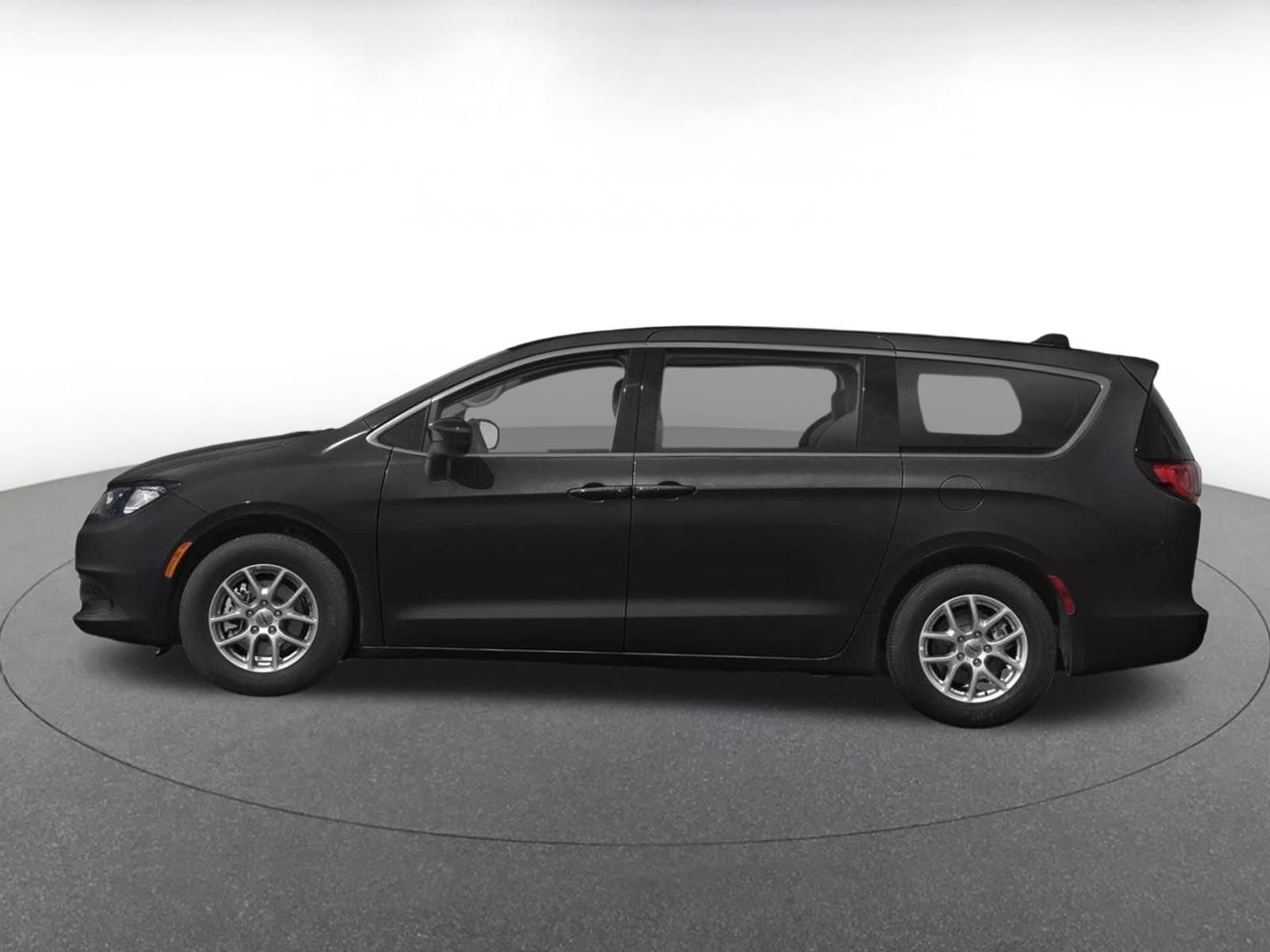 Used 2024 Chrysler Voyager LX FWD image 3