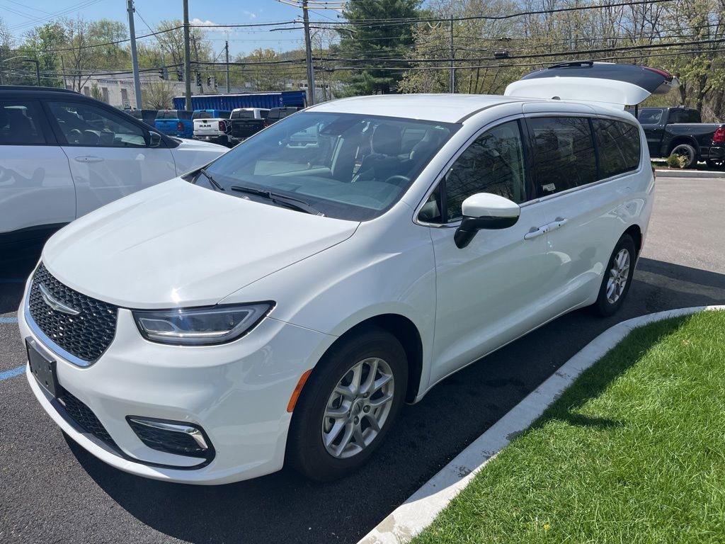 Used 2023 Chrysler Pacifica Touring-L