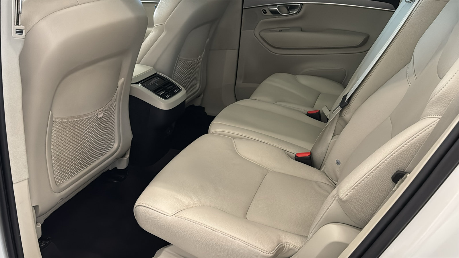 Used 2024 Volvo XC90 B5 Core w/ Protection Package Premier AWD/4WD image 27