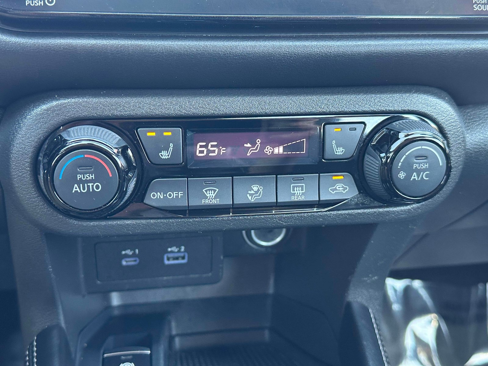 Used 2023 Nissan Kicks SR w/ SR Premium Package image 13