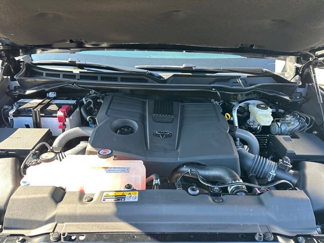 Used 2025 Toyota Tundra Limited AWD/4WD image 25