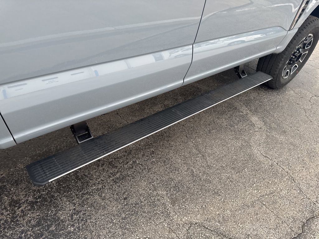 Used 2025 Ford F350 Lariat w/ Lariat Ultimate Package AWD/4WD image 47