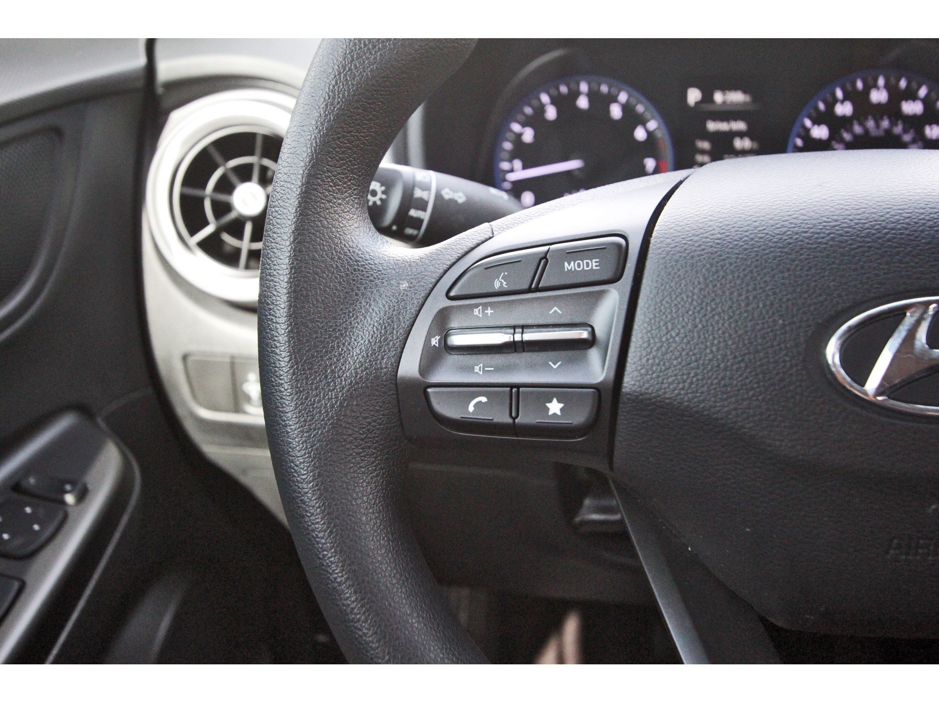 Used 2022 Hyundai Kona SEL FWD image 17