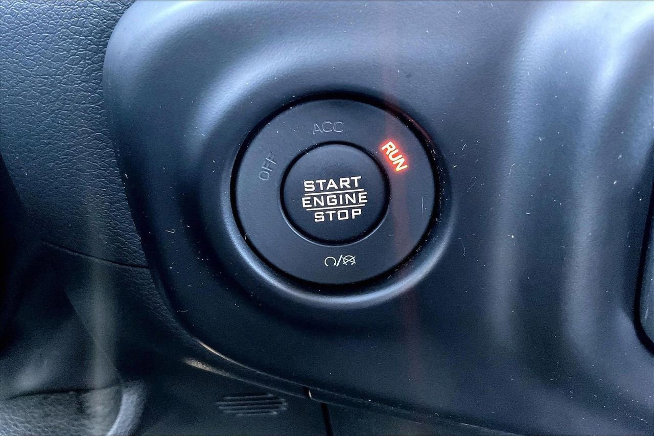 Used 2022 Jeep Wrangler Unlimited Sahara image 28